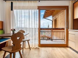 Haus Tirol Apt Lausbua, hotel Laionban