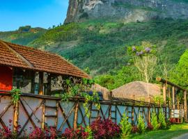 Deshadan Eco Valley Resort - An Eco friendly Mud House, khách sạn ở Kanthalloor