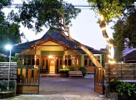 Sleepy Raccoon Hostel, Familienhotel in Yogyakarta