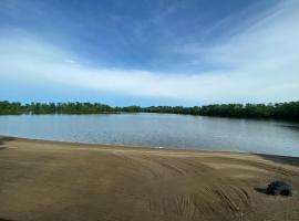 Beach House on Lake, hotel a Terre Haute