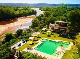 Balcón del Río, Hotel de Campo y Cabañas, hotell i Mina Clavero