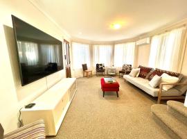 3 Bedroom Town house near Gosford CBD Sleeps 6 plus, hotel di Gosford