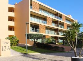 Herdade dos Salgados 2 Bedrooms T2-12A-1D is located next to the entrance of Vila das Lagoas Albu、Galéのホテル