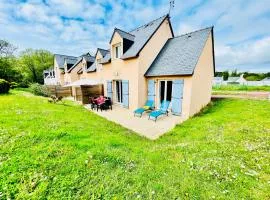 Maison résidence Odalys à Morgat en bretagne sur la presqu'île de crozon située à 800 m de la mer piscine chauffée ouverte de mai à septembre