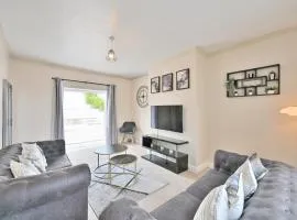 Stylish and Sleek 3 Bed in Bolton - Garden Parking