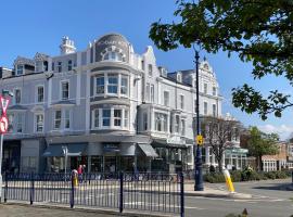 The Broadway Hotel: Llandudno şehrinde bir otel