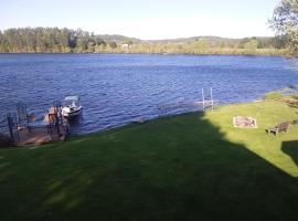 Peaceful restful & fun on the water, Bed & Breakfast in Golden Lake