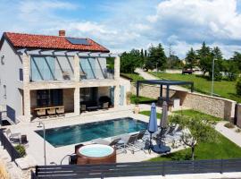 Villa Art Renata with Pool, Sauna & Hot tub, ξενοδοχείο σε Rovinj