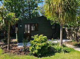 Picturesque Cabin in Cornwall, hotel en Camborne