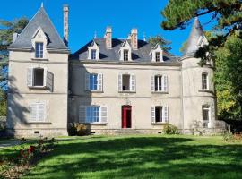 Chambres d'hôtes Château de Saint Etienne du Bois، فندق في Saint-Étienne-du-Bois