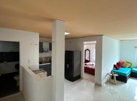 ACOGEDOR Y BONITO APARTAMENTO EN PALMIRA, hotell i Palmira