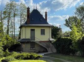 Maison indépendante La Quietas sur les hauteurs de SEDAN, hotel i Sedan