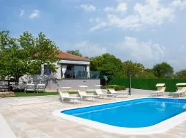 Villa Voyage - HEATED POOL