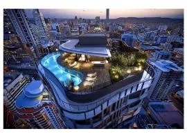 Lux 37th floor 2br 2bath, Infinity pool, Gym, Wifi