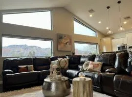 Sedona Uptown Gem! Wow! Views!! NEW! BARREL SAUNA!!! Close to trails, walk to Uptown Sedona, restaurants and shopping