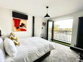 Duplex Apartment Harbourside city centre with free parking