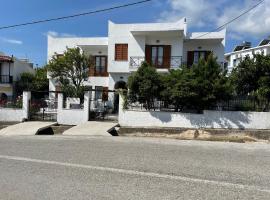 Karagiozos Studios & Apartments, hotel em Skopelos