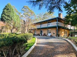 Entire Bowral Acreage: Bowral şehrinde bir otel