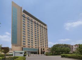 Courtyard by Marriott Gurugram Downtown, hotel sa Gurgaon