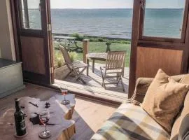 Little Tern, Beachside chalet 6, access to beach