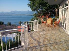 Hyka The Stone House By Main Car Park Shirokë, hotel na plaži u gradu Skadar