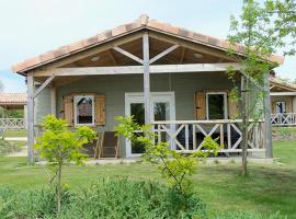 Chalet nature proche lac et à 20 mn des plages en Vendée，位于La Chapelle-Hermier的露营地