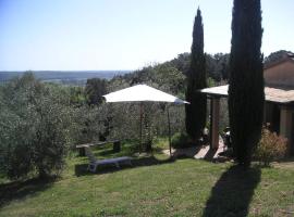 Casa Belvedere -tranquillità tra bosco e ulivi-, hotell i Riparbella