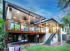 Bali Vibes Serene Tropical Oasis 4BD Holiday Home, hotel Brisbane-ben