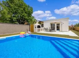 Cosy holiday home Infinity with pool and BBQ