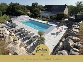 La Villa en Loire, avec Jacuzzi 6 places, Piscine chauffée, boulodrome, salle de jeu, 6 Chambres, vue Loire, 350M2, hotell sihtkohas La Charité-sur-Loire