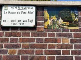 Auvers-sur-Oise में La Maison du Pere Pilon avec petit dejeuner, होटल के साथ पार्किंग