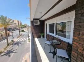 Aguadulce, Apto Santa Monica 2 hab con terraza, Aire, WiFi, a 5 min de la playa