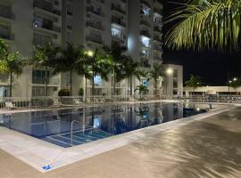 Apto nuevo en Girardot, piscina, BBQ, terraza., готель у місті Жирардо