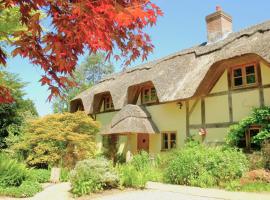 The Cottage, Beautiful New Forest 5 Bedroom Thatched Cottage, villa í Breamore