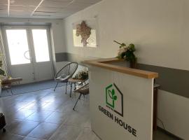 Хостел Житомир GREEN HOUSE, hotel para famílias em Zhytomyr