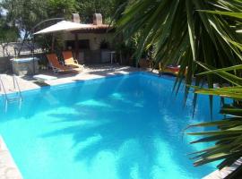 Dina's Villa Isthmia, hotel en Corinto