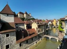 La Suite du 10 - Nice studio with view on the Canal and the Castle