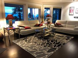 Saanichton Waterfront 2BR suite with superb views, hotel murah di Saanichton