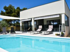 자다르에 위치한 호텔 Villa Sportiva Zadar with Private heated pool