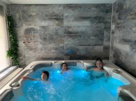 Várfal Wellness Panzió，佩奇的SPA 飯店