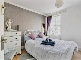 The Mews - less than 1km to City Centre - Stadium - Castle - 10 min walk