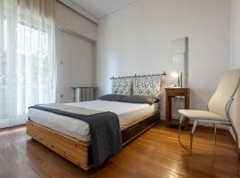 Classy spacious central appartment, hotel sa Volos