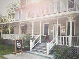 Auberge de la Gare, Station Soberlab, Cama e café (B&B) em Sainte-Adèle