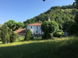 Lovely family home in Chartreuse mountains, vila v mestu Voreppe