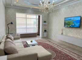 LARGE MODERN APARTMENT mix style, hotel em Dushanbe