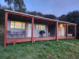 Glenwood Akaroa Bush Retreat - Kanuka Hut, hotel v destinácii Akaroa