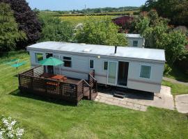 Glebe Farm Holidays, hotel in Newport