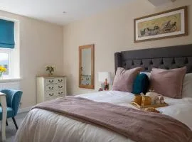 NEW Romantic, dog friendly hideaway, Snowdon views