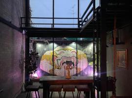 New York Loft & Japanese Magic by V4SKIN, hotel ramah hewan peliharaan di Bangkok