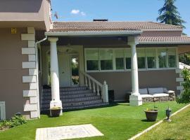 Casa de lujo con piscina privada, cerca de Madrid, hotel di Villalbilla